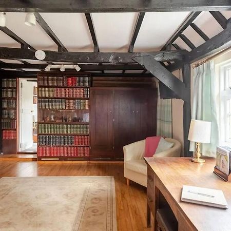Cozy One-Bedroom Cottage In Great Tey エクステリア 写真