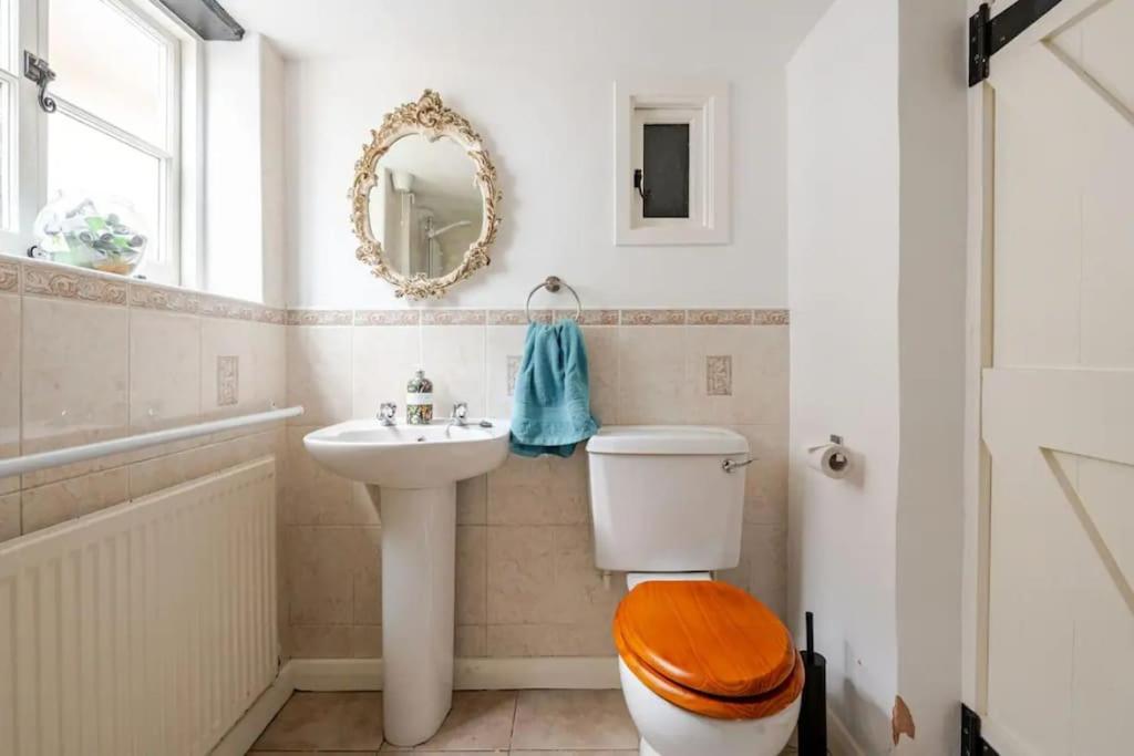 Cozy One-Bedroom Cottage In Great Tey エクステリア 写真